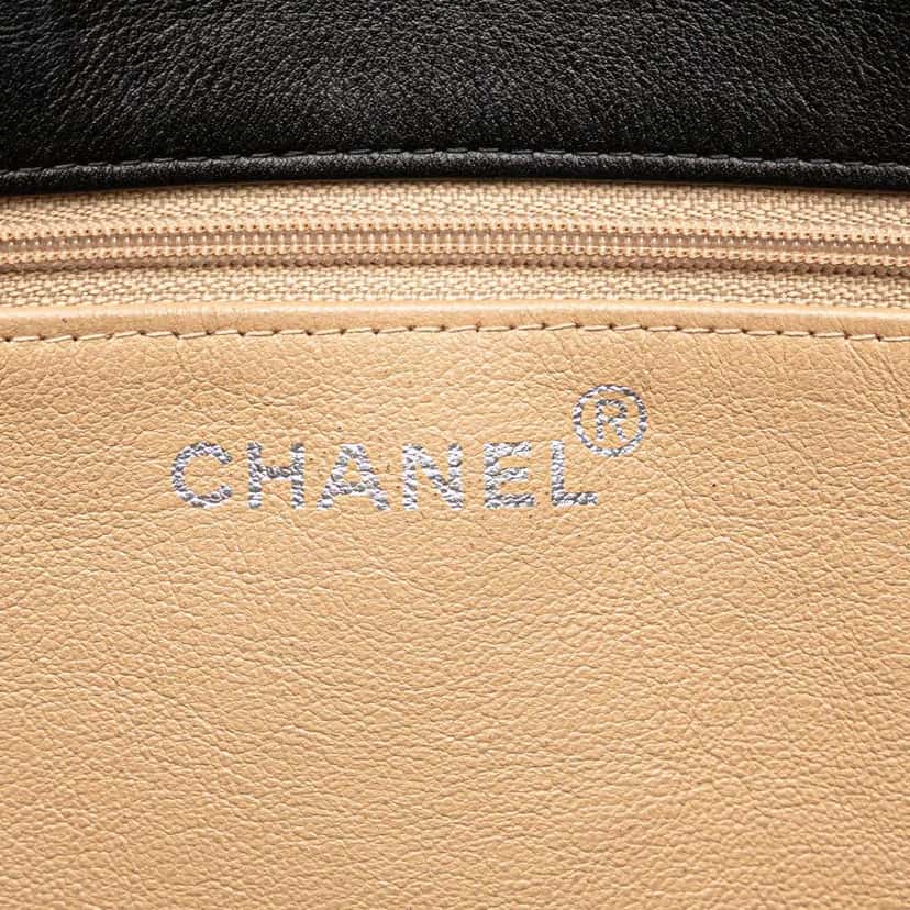 Chanel CC Lambskin Tote Black Leather Very good condition - Box View