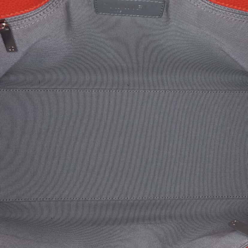 Chanel Small Calfskin Executive Cerf Tote Red Leather Good condition - Model View