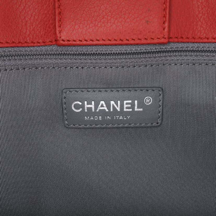 Chanel Small Calfskin Executive Cerf Tote Red Leather Good condition - Box View