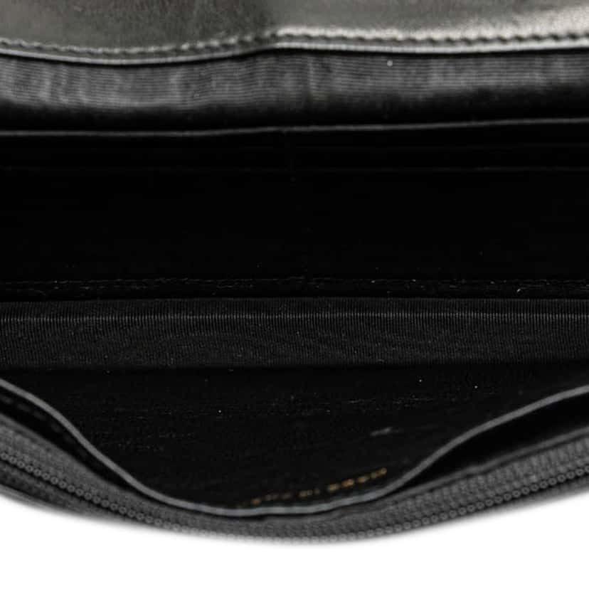 Chanel CC Caviar Wallet on Chain Black Leather Good condition - Model View