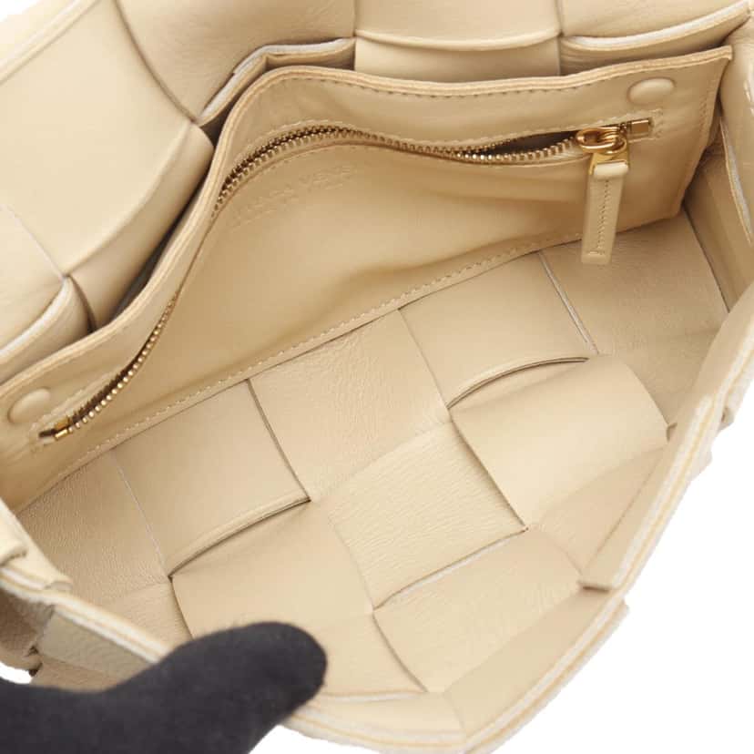 Bottega Veneta Grained Calfskin Intrecciato Cassette Crossbody Brown Leather Good condition - Inside View