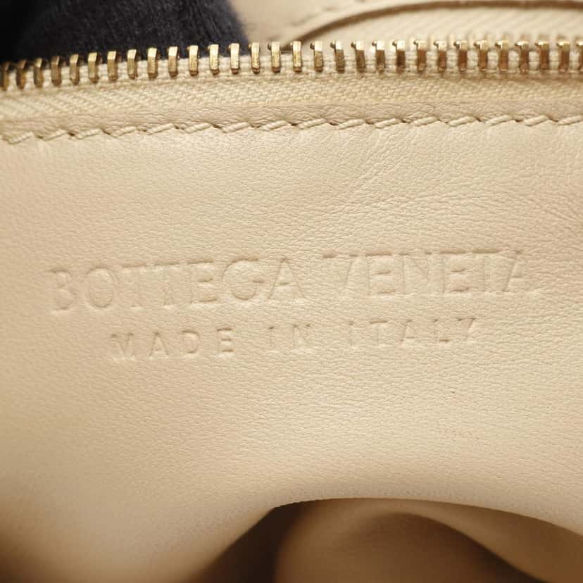 Bottega Veneta Grained Calfskin Intrecciato Cassette Crossbody Brown Leather Good condition - Model View