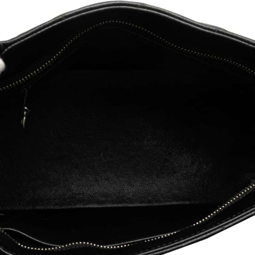 Chanel Caviar Medallion Tote Black Leather Good condition - Model View