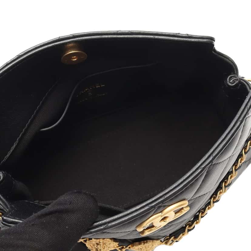 Chanel Quilted Lambskin Leo Shoulder Bag Black Leather Good condition - Inside View
