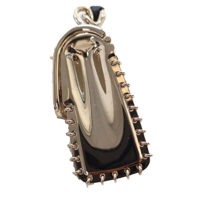Chanel Leather and Gold Plated Classic Flap Bag Pendant Necklace Gold Metal Good condition - Model View