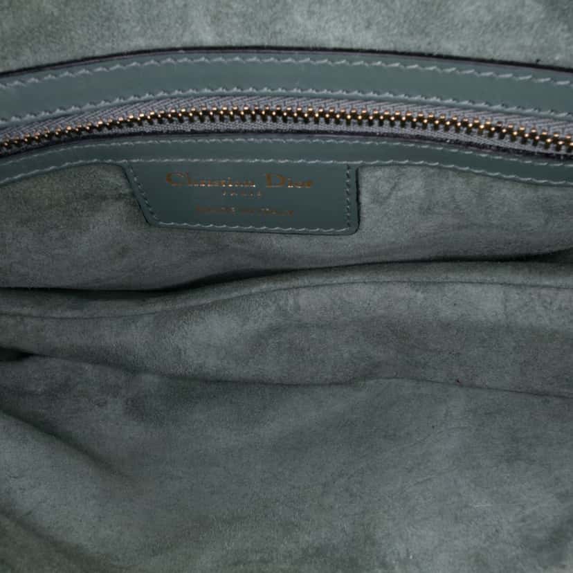Dior Calfskin Saddle Bag Green Leather Good condition - Model View