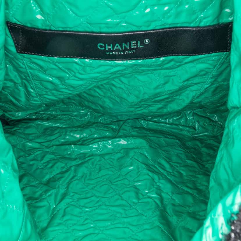 Chanel Large Resin Embellished Tweed Robot Shopping Tote Black Tweed Good condition - Model View