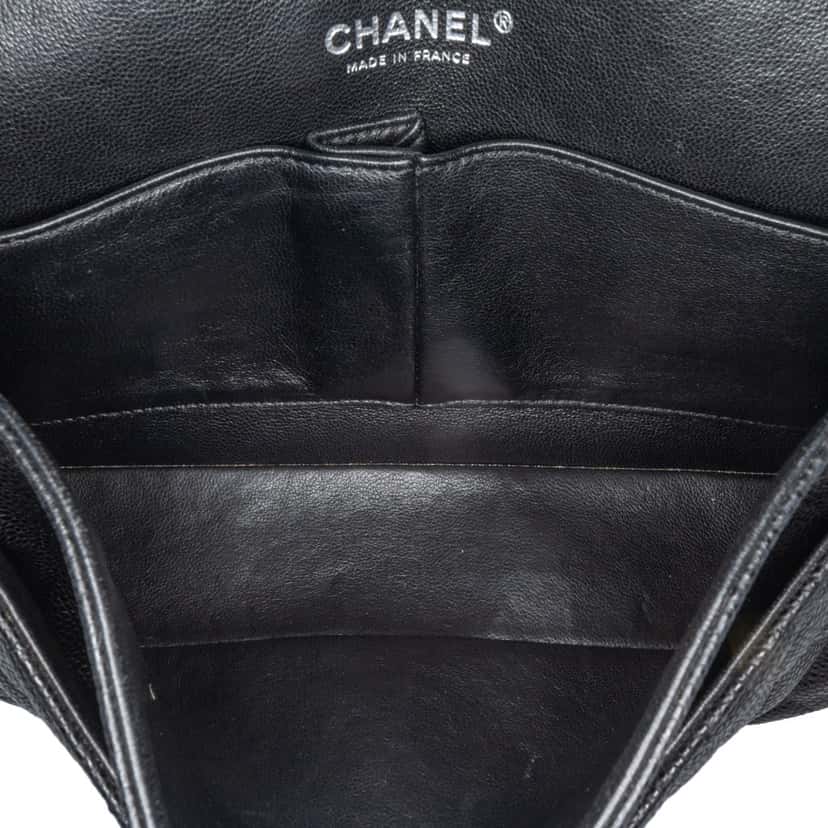 Chanel Medium Classic Caviar Double Flap Black Leather Good condition - Model View