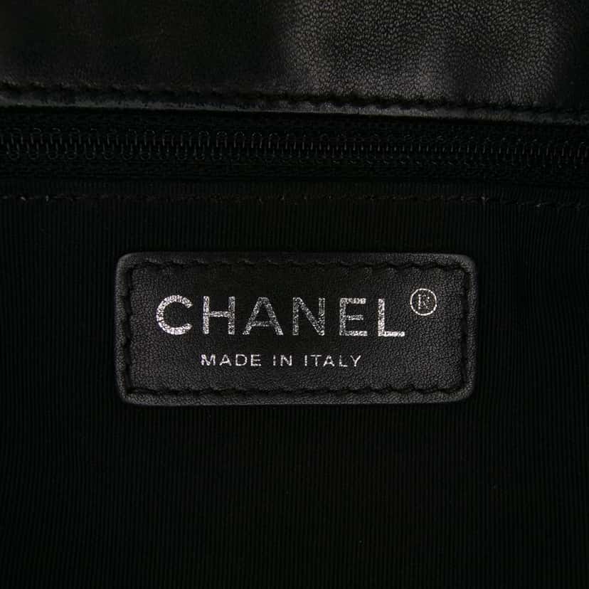 Chanel CC Quilted Lambskin Urban Delight Tote Black Leather Good condition - Box View