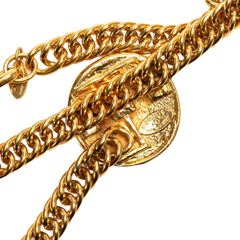 Chanel Gold Plated 31 Rue Cambon Paris Medallion Chain Belt Gold Metal Good condition - Model View