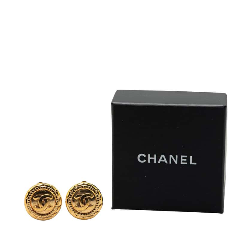 Chanel Gold Plated CC Round Clip On Earrings Gold Metal Good condition - Model View
