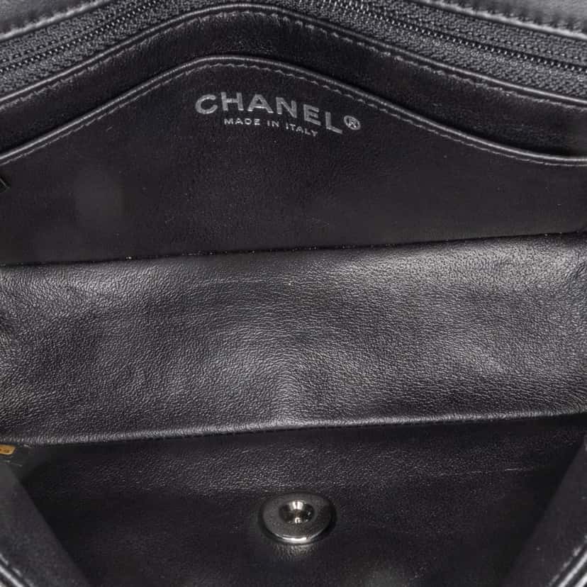 Chanel Mini Rectangular Classic Patent Single Flap Black Leather Good condition - Model View