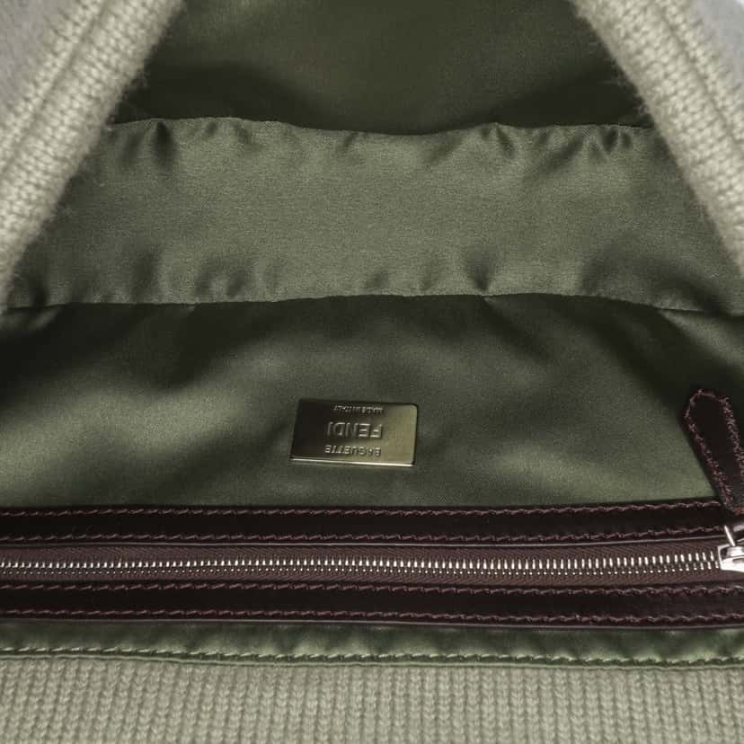 Fendi Cashmere Baguette Satchel Green Wool Good condition - Model View