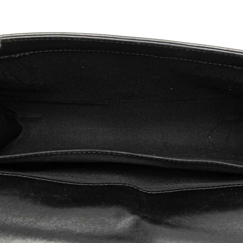 Chanel Old Medium Quilted Lambskin Boy Flap Black Leather Good condition - Model View