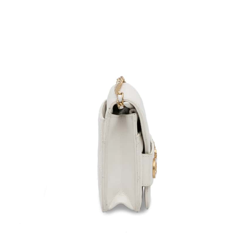 Chanel Enchained Wallet on Chain White Leather Very good condition - Model View