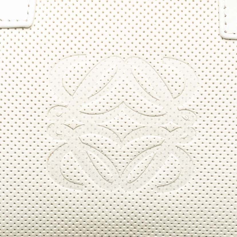 Loewe Perforated Leather Amazona 28 White Leather Very good condition - Box View