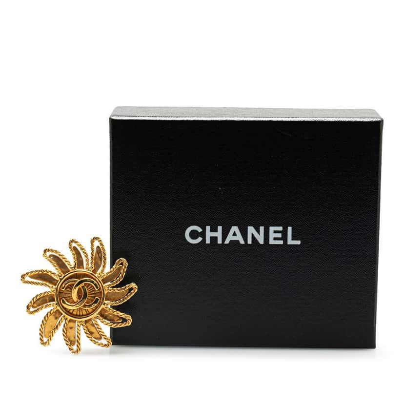 Chanel Gold Plated CC Sun Motif Brooch Gold Metal Good condition - Model View