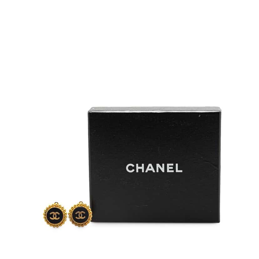 Chanel Gold Plated and Resin CC Clip on Earrings Gold Metal Good condition - Model View