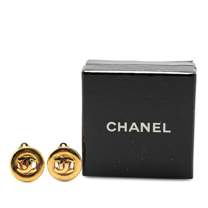 Chanel CC Gold Plated Round Clip On Earrings Gold Metal Good condition - Model View
