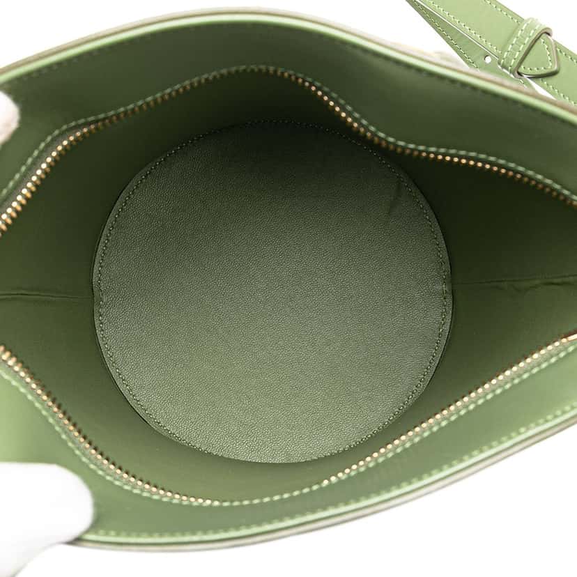 Celine Leather Crecy Bucket Bag Green Leather Good condition - Model View