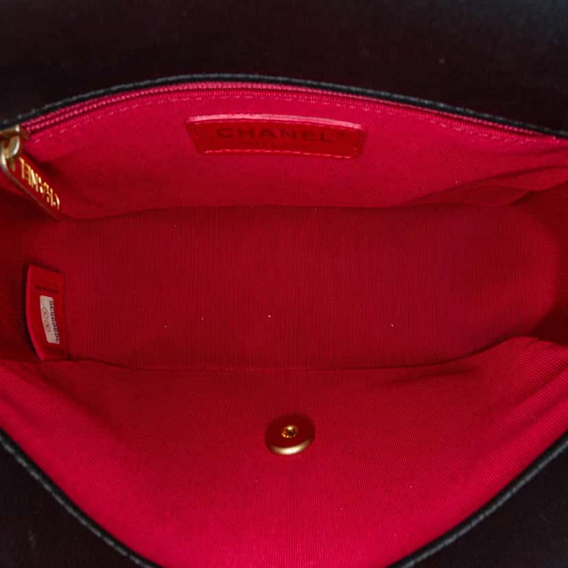 Chanel Medium Quilted Lambskin CC Coin Flap Black Leather Good condition - Model View