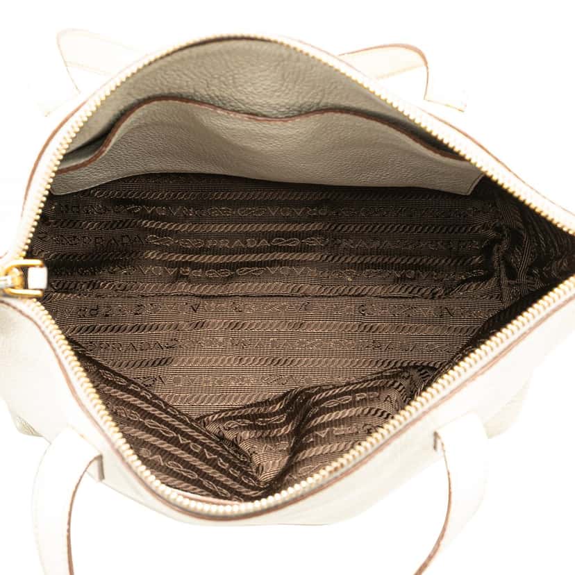 Prada Vitello Daino Front Pocket Tote White Leather Good condition - Model View