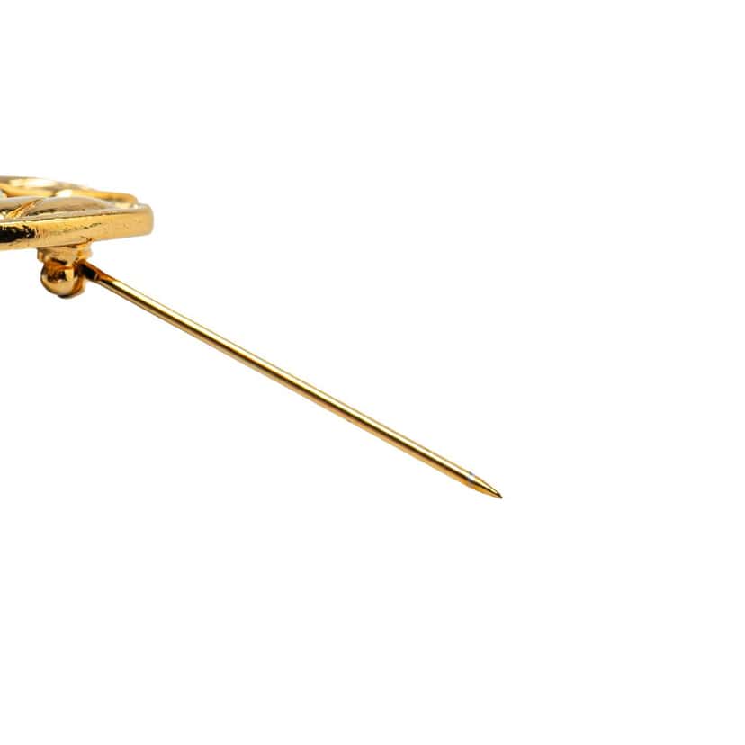 Chanel Gold Plated CC Quilted Brooch Gold Metal Good condition - Model View