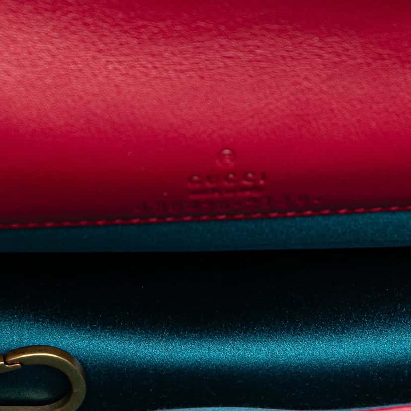 Gucci Mini GG Marmont Embroidered Matelasse Velvet Love Wallet On Chain Pink Velvet Good condition - Model View