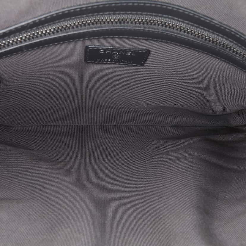 Chanel Medium Chevron Aged Calfskin Gabrielle Cosmetic Clutch Blue Leather Good condition - Model View