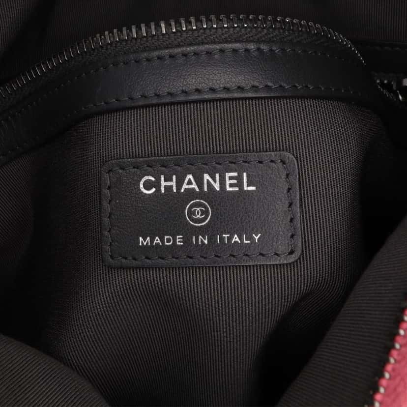 Chanel Medium Chevron Aged Calfskin Gabrielle Cosmetic Clutch Blue Leather Good condition - Box View