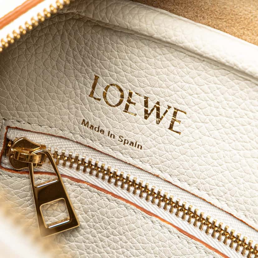 Loewe Leather Amazona Square 19 White Leather Very good condition - Box View