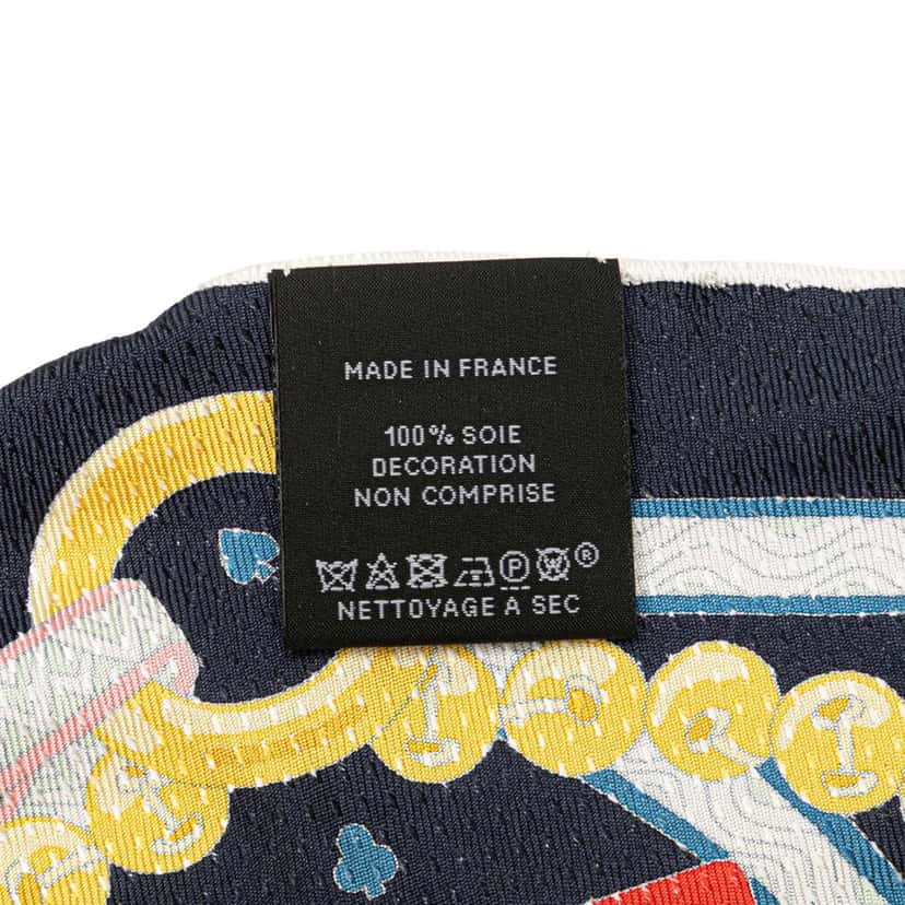 Hermès Dame De Coeur Nano Losange Silk Scarf Black Silk Very good condition - Box View