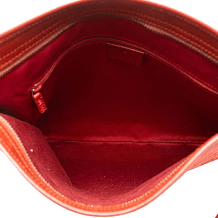 Gucci GG Canvas Crossbody Red Canvas Good condition - Model View