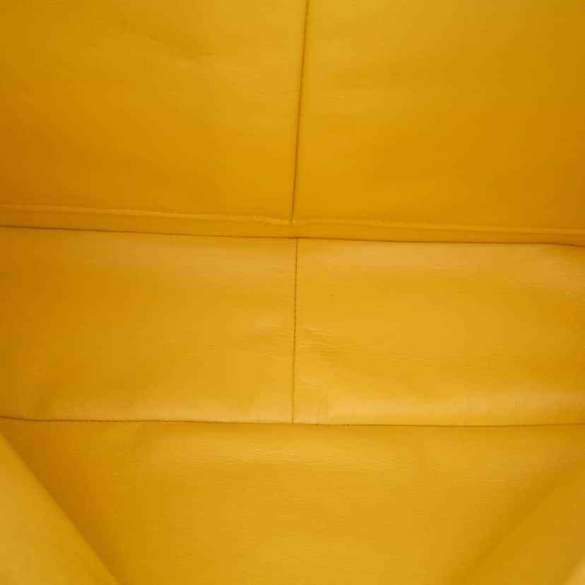 Chanel Jumbo Classic Lambskin Double Flap Yellow Leather Good condition - Model View