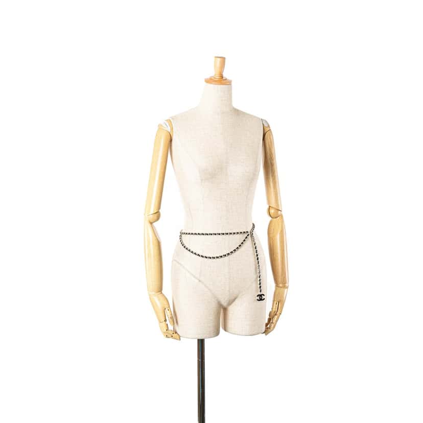 Chanel Silver CC Leather Woven Chain Belt Silver Silver Very good condition - Model View