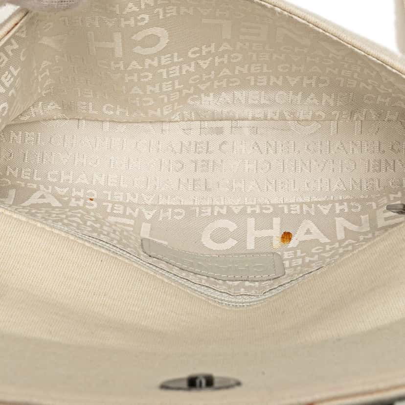 Chanel CC Jersey Pyramid Stud Flap White Cotton Good condition - Model View