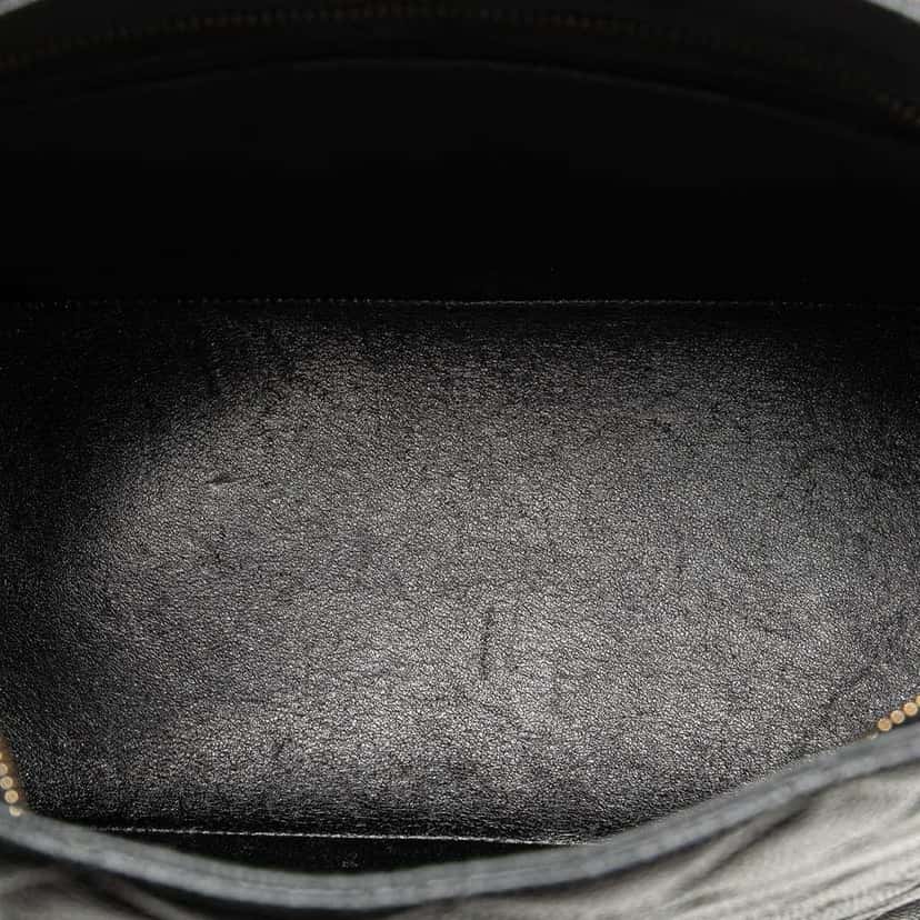 Chanel Caviar Medallion Tote Black Leather Good condition - Model View