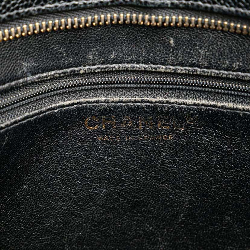 Chanel Caviar Medallion Tote Black Leather Good condition - Box View