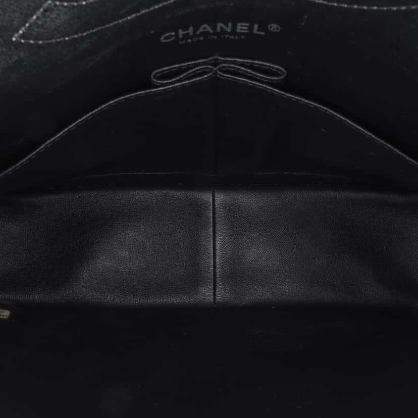 Chanel Jumbo Classic Patent Double Flap Black Leather Good condition - Model View