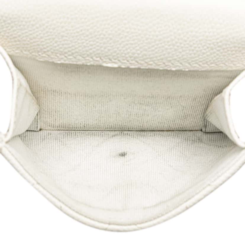 Chanel CC Quilted Caviar Trifold Flap Wallet White Leather Good condition - Model View