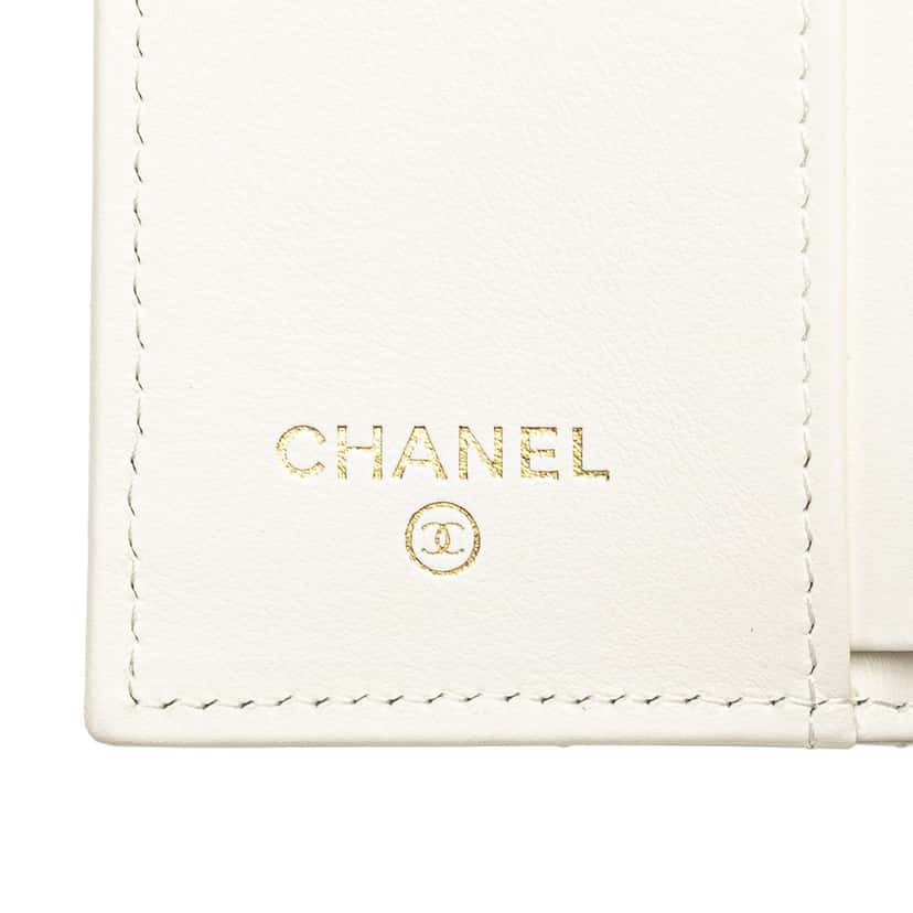 Chanel CC Quilted Caviar Trifold Flap Wallet White Leather Good condition - Box View
