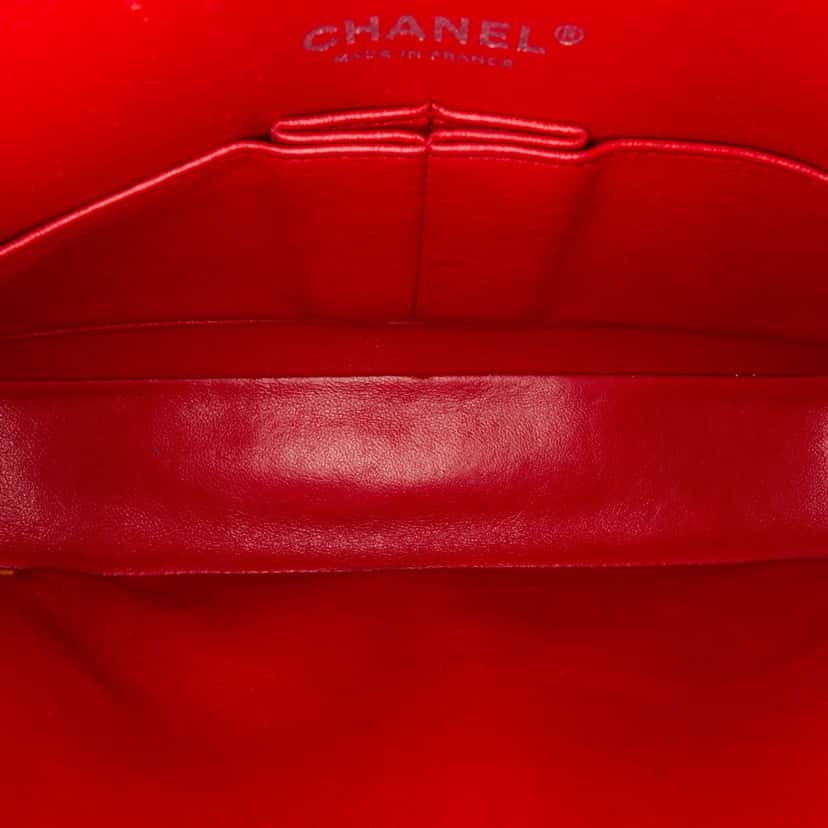 Chanel Medium Classic Chevron Caviar Double Flap Red Leather Good condition - Model View