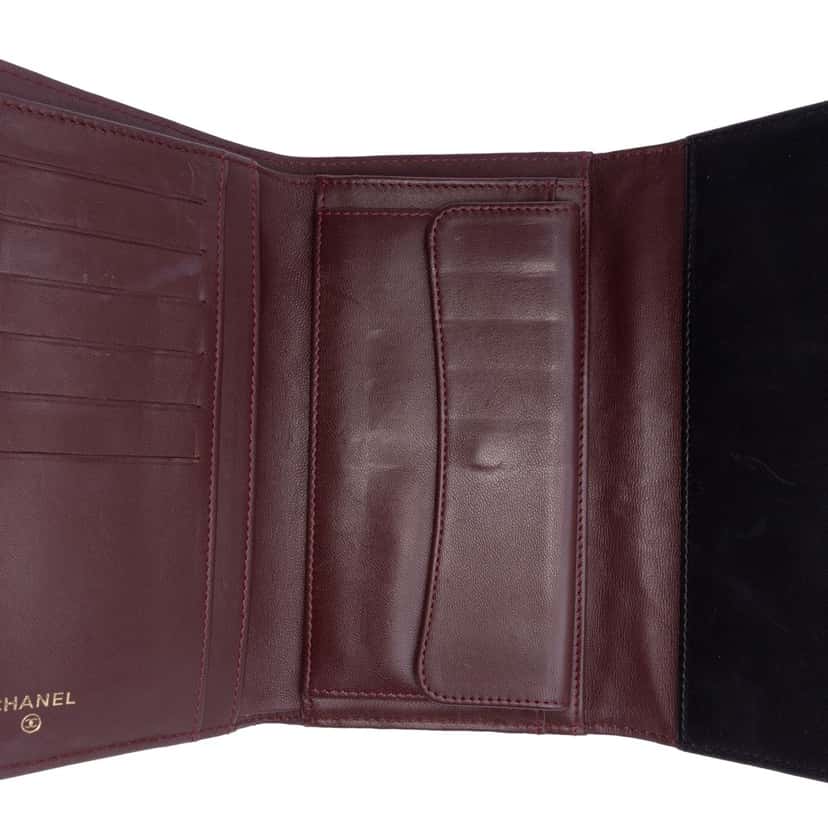 Chanel Large CC Quilted Lambskin Flap Wallet Black Leather Good condition - Model View