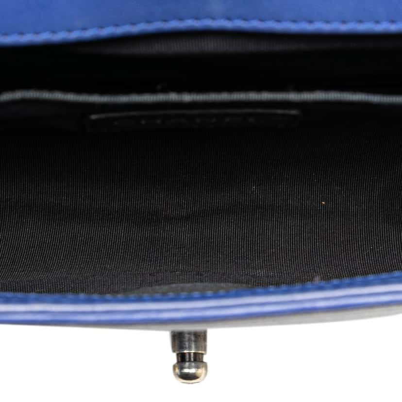 Chanel Old Medium Quilted Lambskin Boy Flap Blue Leather Good condition - Model View