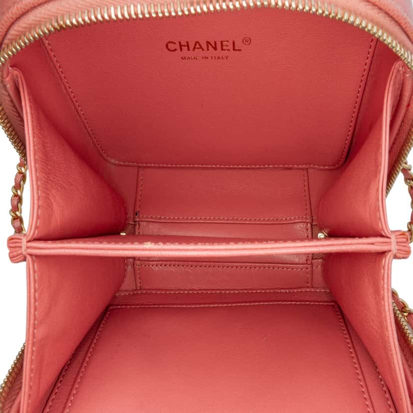 Chanel Small Caviar CC Filigree Vanity Bag Pink Leather Good condition - Model View
