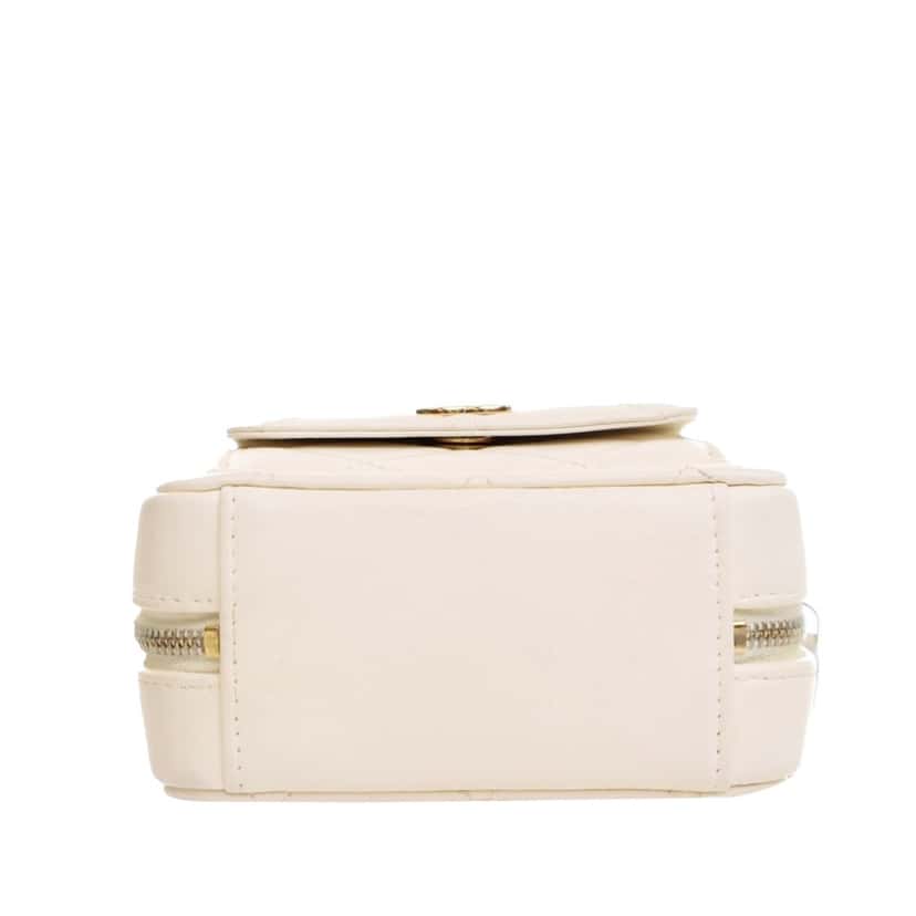 Chanel Mini Quilted Lambskin CC Vanity Case White Leather Good condition - Model View