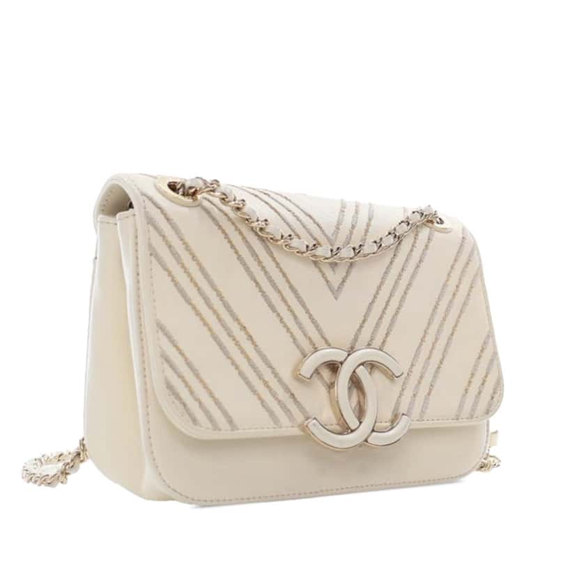 Chanel Small Chevron Sheepskin CC Subtle Flap White Leather Good condition - Back View