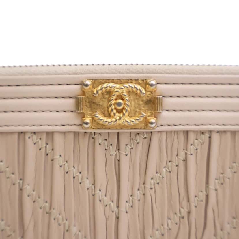 Chanel Small Chevron Crumpled Lambskin Boy Clutch With Chain Brown Leather Good condition - Box View