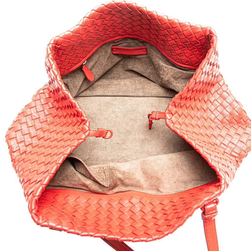 Bottega Veneta Nappa Intrecciato Ruffle Tote Red Leather Good condition - Model View