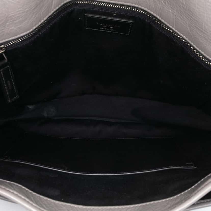 Saint Laurent Large Crinkled Calfskin Niki Chain Bag Grey Leather Good condition - Model View